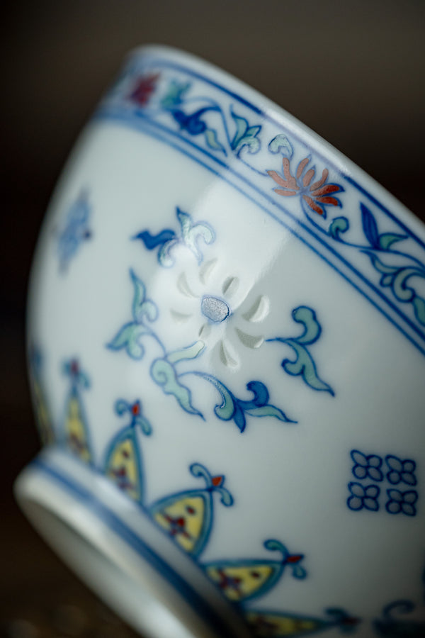 TENSI Kiln Doucai Floral 'Chicken Heart' Cup