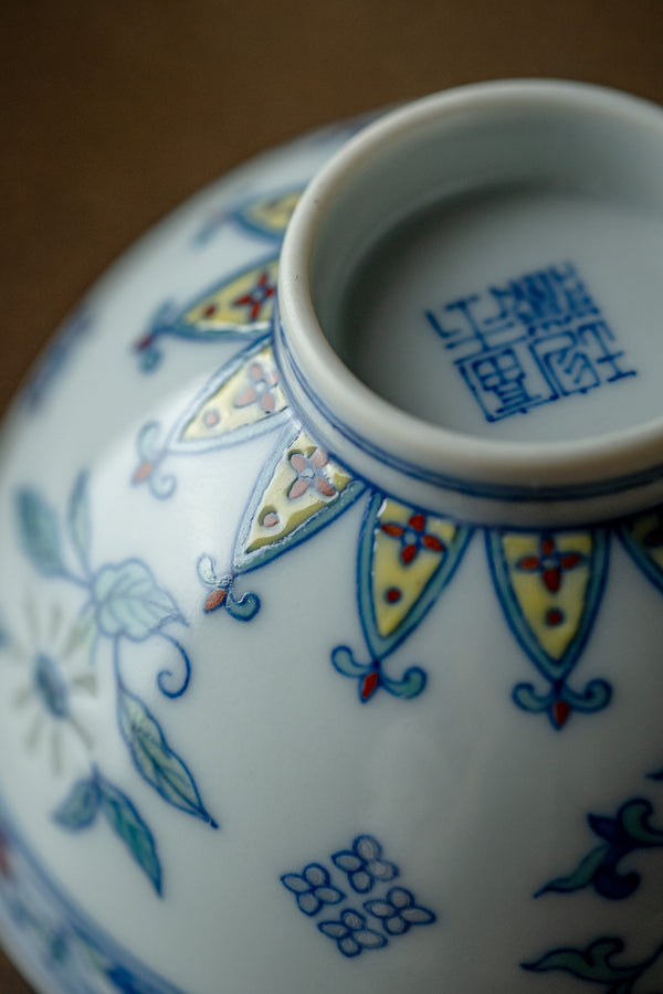 TENSI Kiln Doucai Floral 'Chicken Heart' Cup