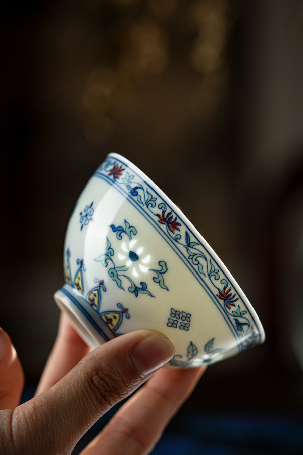 TENSI Kiln Doucai Floral 'Chicken Heart' Cup