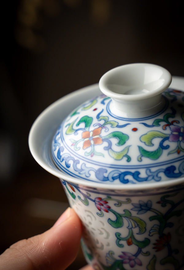 TENSI Kiln Doucai Twin-Hibiscus Lidded Tea Bowl
