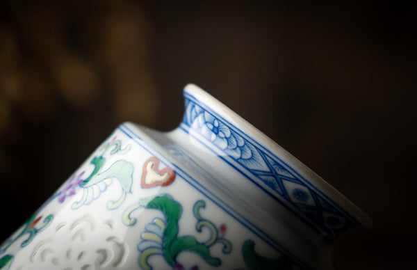 TENSI Kiln Doucai Twin-Hibiscus Lidded Tea Bowl