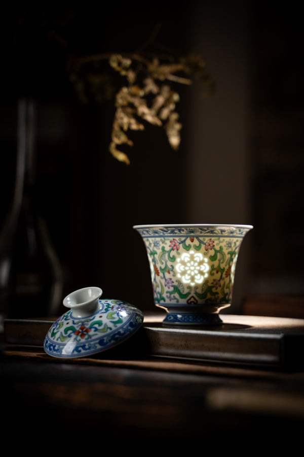TENSI Kiln Doucai Twin-Hibiscus Lidded Tea Bowl