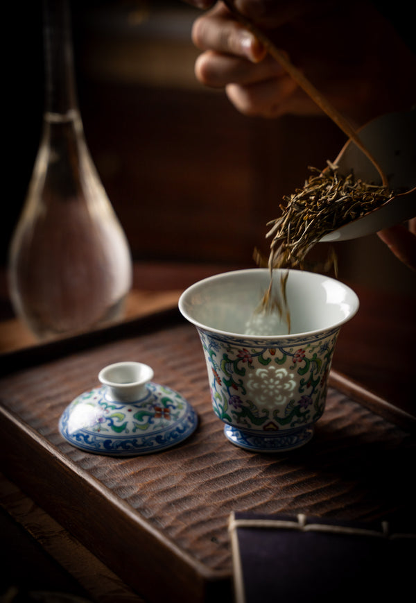 TENSI Kiln Doucai Twin-Hibiscus Lidded Tea Bowl